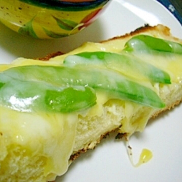 朝食に(/・ω・)/スナップエンドウチーズトースト